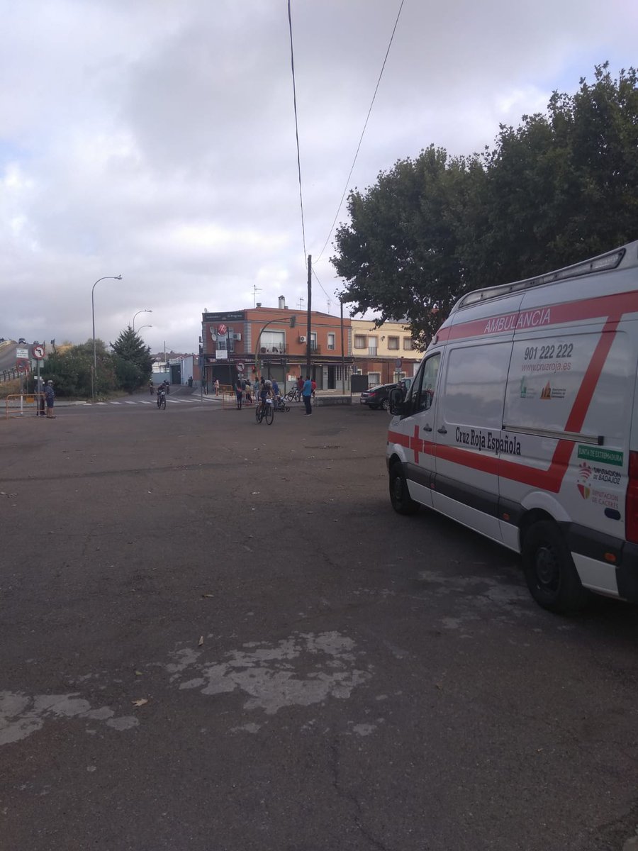 Esta mañana, nuestro voluntariado ha realizado cobertura preventiva sanitaria en el 6° Duatlon Cros "Villa de Montijo" de <a href="/MontijoSumaDxt/">Concejalía de Deporte Montijo</a>, <a href="/AyunMontijo/">Ayuntamiento Montijo</a> <a href="/fextri/">FEXTRI</a>
Para esta ocasión se han desplazado 2 unidades de Cruz Roja Extremadura con dotación de Médico, Due, TES y Socorristas.