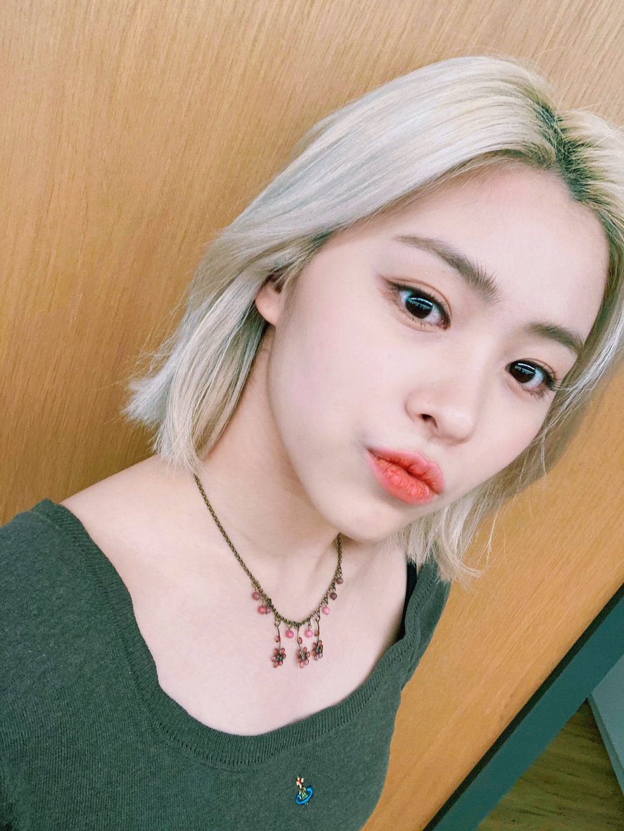 ITZYofficial's tweet photo. 200920 ITZY VIDEO CALL EVENT
#RYUJIN #류진 #미모가륮쳐따
#CHAERYEONG #채령 #령채하트믿지
#YUNA #유나 #믿지봐서신나유

YouTube https://t.co/NDEwuEnP2X
Melon https://t.co/uzd210roMg 
VIBE https://t.co/bqRQrgtwic

#ITZY #있지 @ITZYofficial
#MIDZY #믿지
#NotShy
#ITZY_NotShy https://t.co/gmInTemiQu