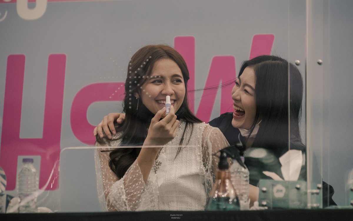mahajamrern's tweet photo. อ้อนอยู่ตรงนี้อยากให้รู้มิลินนี่~~~🥺🥺
#NamneungBNK48 #StangBNK48 #TEELEK #BNK48 https://t.co/2PnKe0THlU