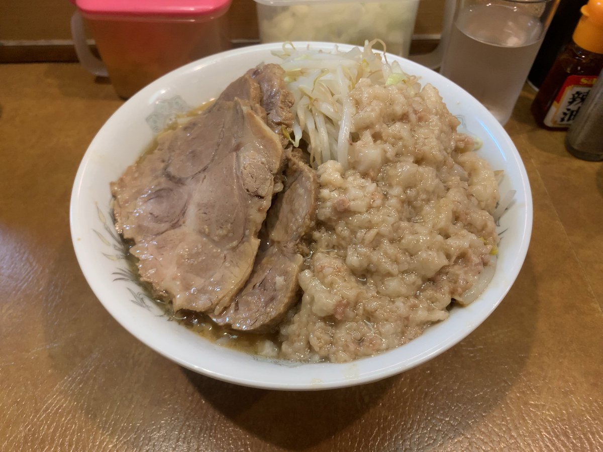 Hirosaki Sakura 一文路 チャーシュー麺 野菜少なめ アブラましまし 言うことなし 途中で玉ねぎの粗みじん切りと ニンニクのみじん切りを好きなだけプラス この写真を見ながら 想像で飲める 笑 弘前 ラーメン 一文路 デカ盛り 二郎系 T