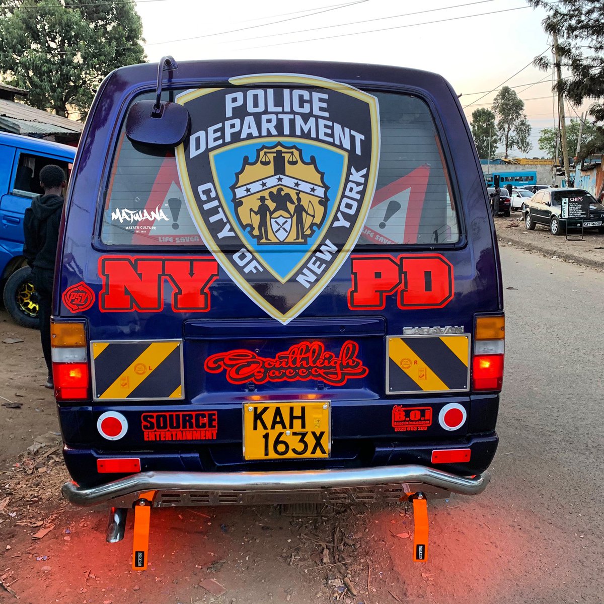 MatwanaCulture's tweet photo. ๐ DUST : NYPD Representinโ Outering Rd/Cabanas #SourceEntertainment
#Matatu #LongLiveTheMatatuCulture
#MatwanaMatatuCulture https://t.co/1yiz4DS0Ne https://t.co/lFpKYojVhg