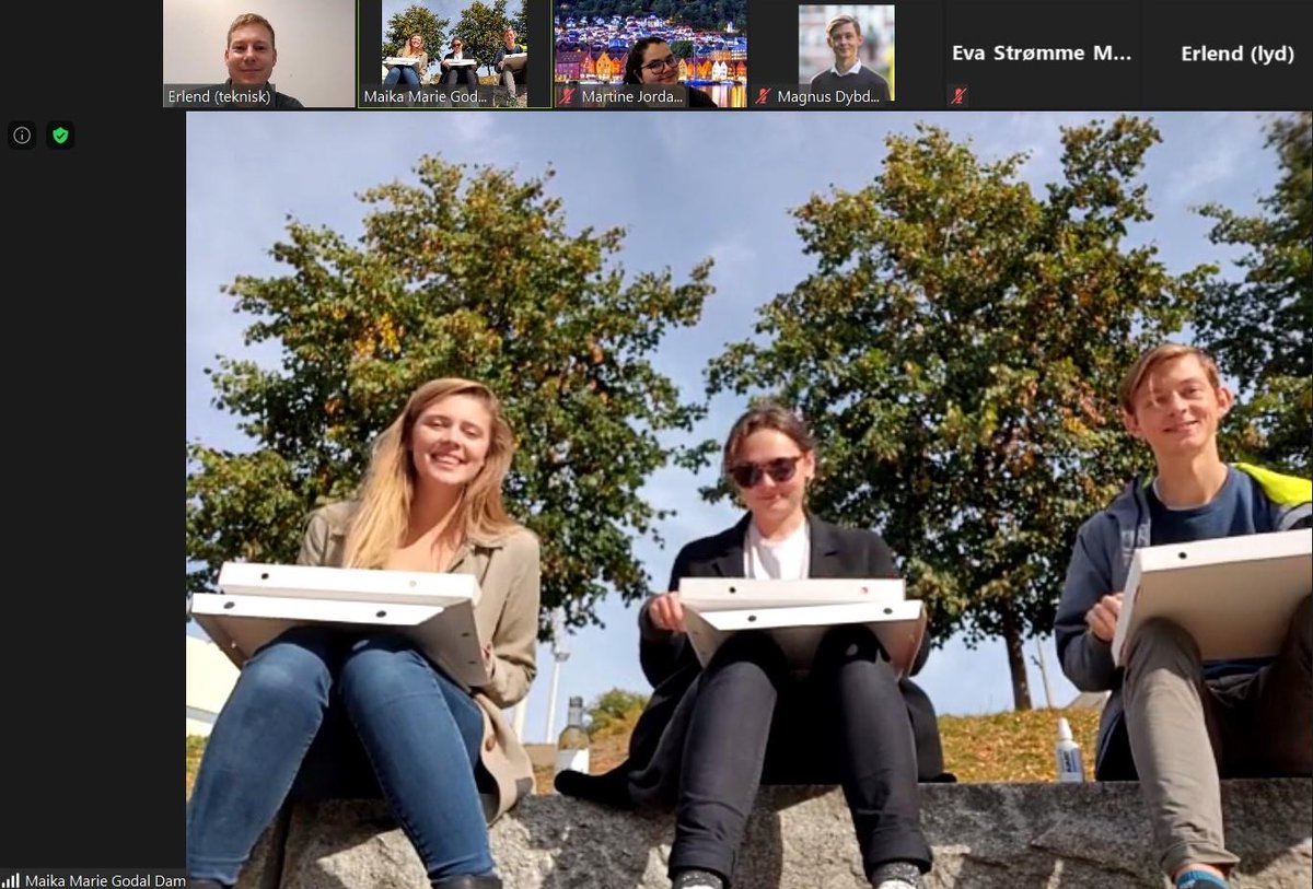 Komitéarbeid vil aldri bli det samme igjen😂 ... 

Avstand stopper ikke Fag- og forskningspolitisk komité fra å gjøre en god jobb!