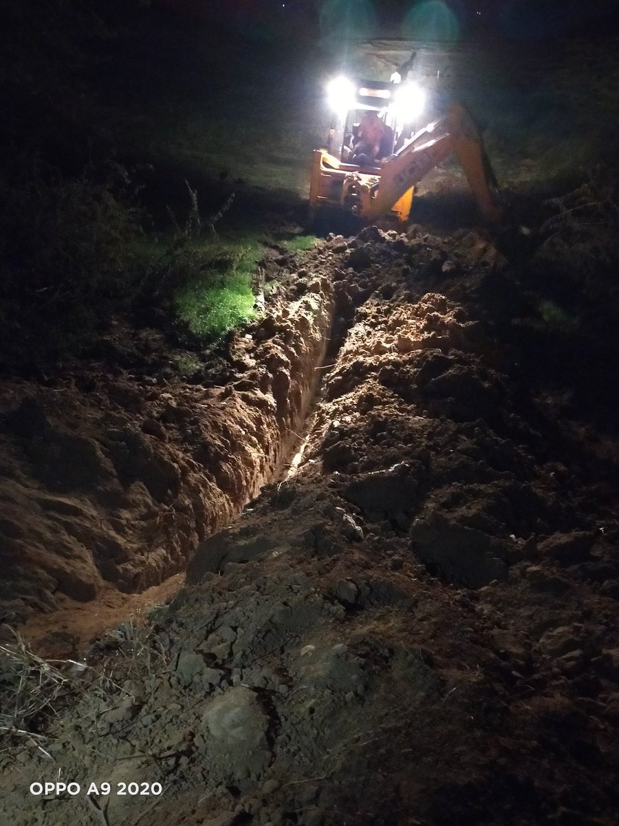 GANITHALASRA1's tweet photo. #ghartakfibre #GHARGHARFIBER 
Srikalahasti block
CSC Bharat Net project fiber restored work done night till 12pm also
@dintya15 @rajakishore_j @wifichoupal @CSCAndhra @CscChittoor @rsprasad @RaviYepuri @prasanthjoseph7 https://t.co/H7jUALtvjx