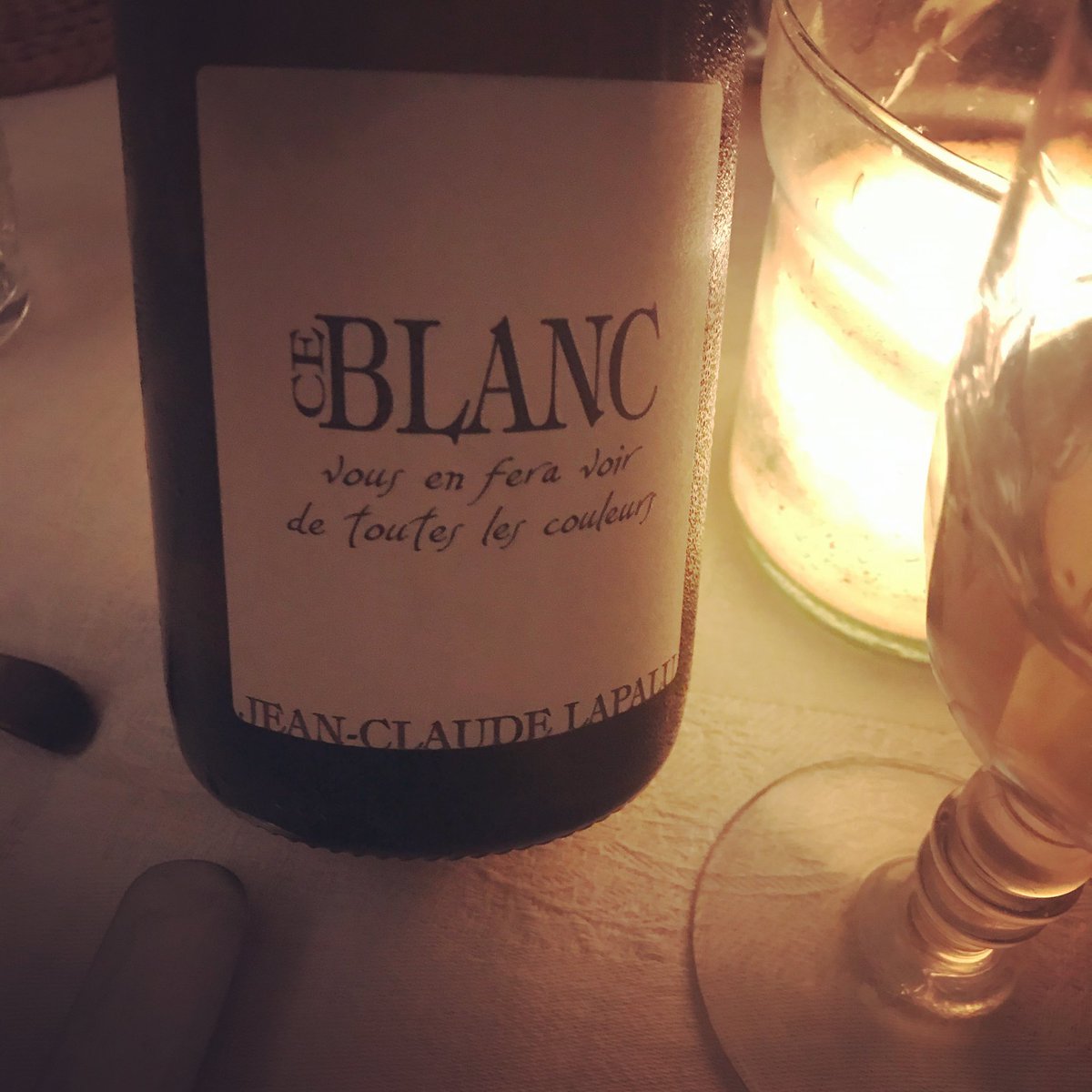 CHARLIEWINES's tweet photo. Sipping the almost #unknown CeBlanc oui a #BeaujolaisAOC from JCLapalu and a diverse tones of a Chardonnay grape that can take your breath away .... plus paired with #ShorbetAddas #Lapalu @SawyerSommelier @zingarodilusso @wineworldnews https://t.co/2MGLRShgjw