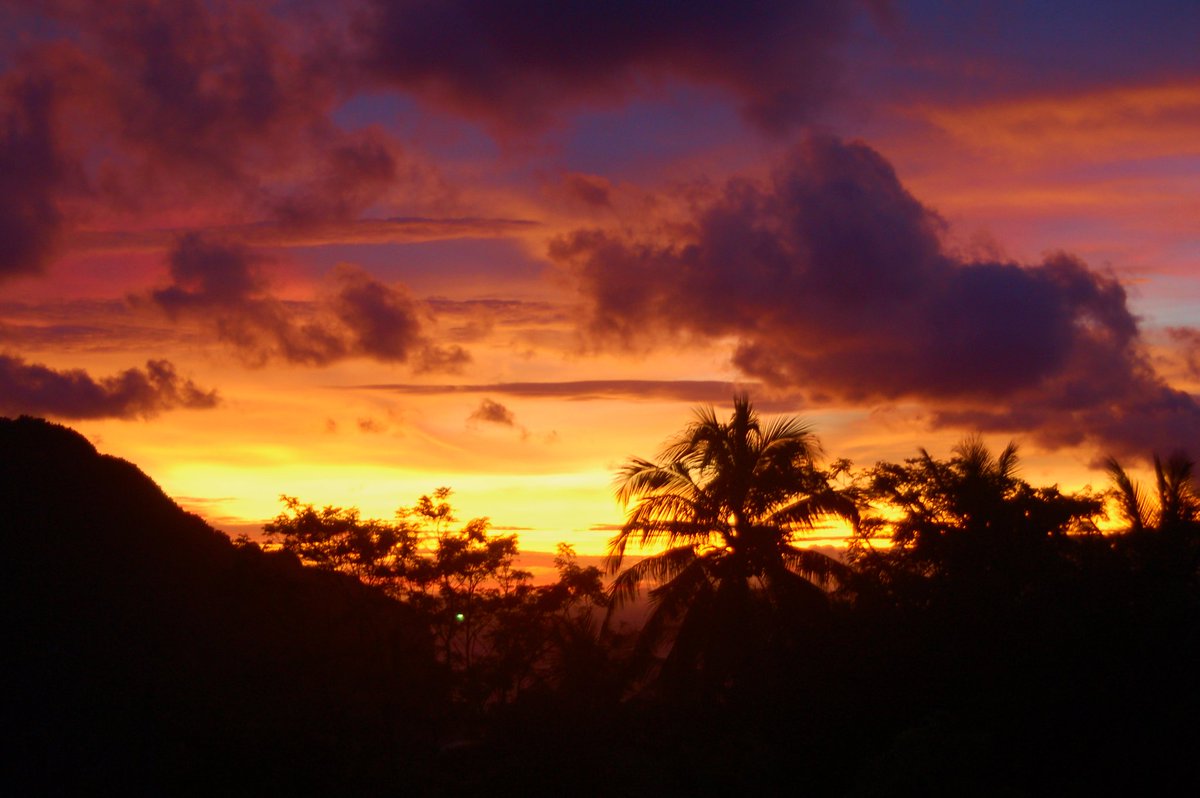 VAleksTV's tweet photo. The second country in this series about sunsets will be #Thailand
Pipidon Island, one of the main islands of the Phi Phi Archipelago in Thailand.🇹🇭😍
🌴🌴🌴
#phiphi #phiphidon #phiphidonisland #phiphidon🏝 #phiphiviewpoint #phiphiislands #phiphiislands🌴 #phiphisland #ValeksTV https://t.co/53w4efQmYi
