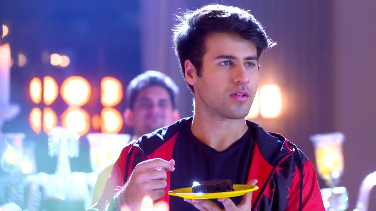 EmpireRitvik's tweet photo. Cake khaoge
#3yearsoftuaashiqui https://t.co/JGt6SbDvE4