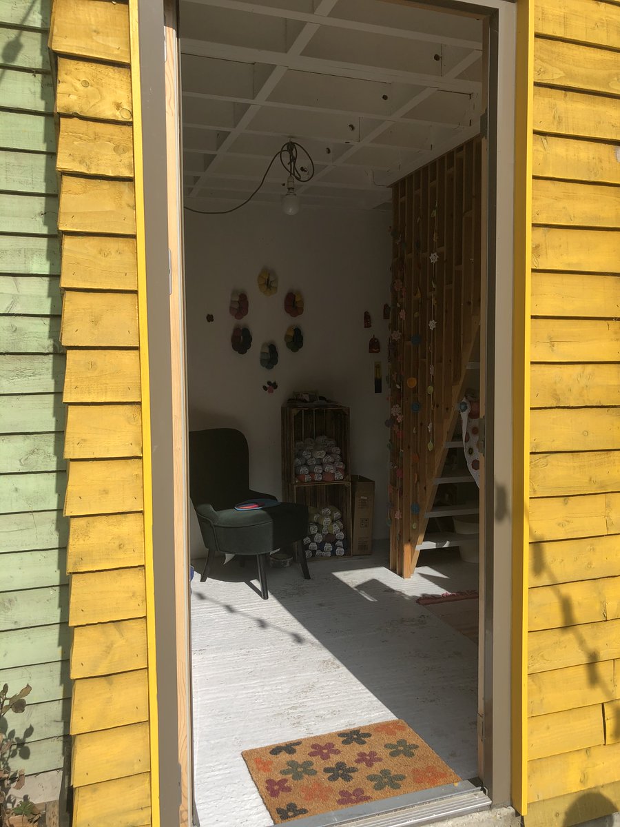 ShackKnit's tweet photo. We are open for great #wools and #yarn, #needles and #hooks, #patterns and #frenchdollies. Come in and chat about your latest project.
There is also a fabulous art market on. #bhyartmarket
#KnitKnackShack #BlueYard #WoodGreen #N22 https://t.co/oOI7FwOMbN