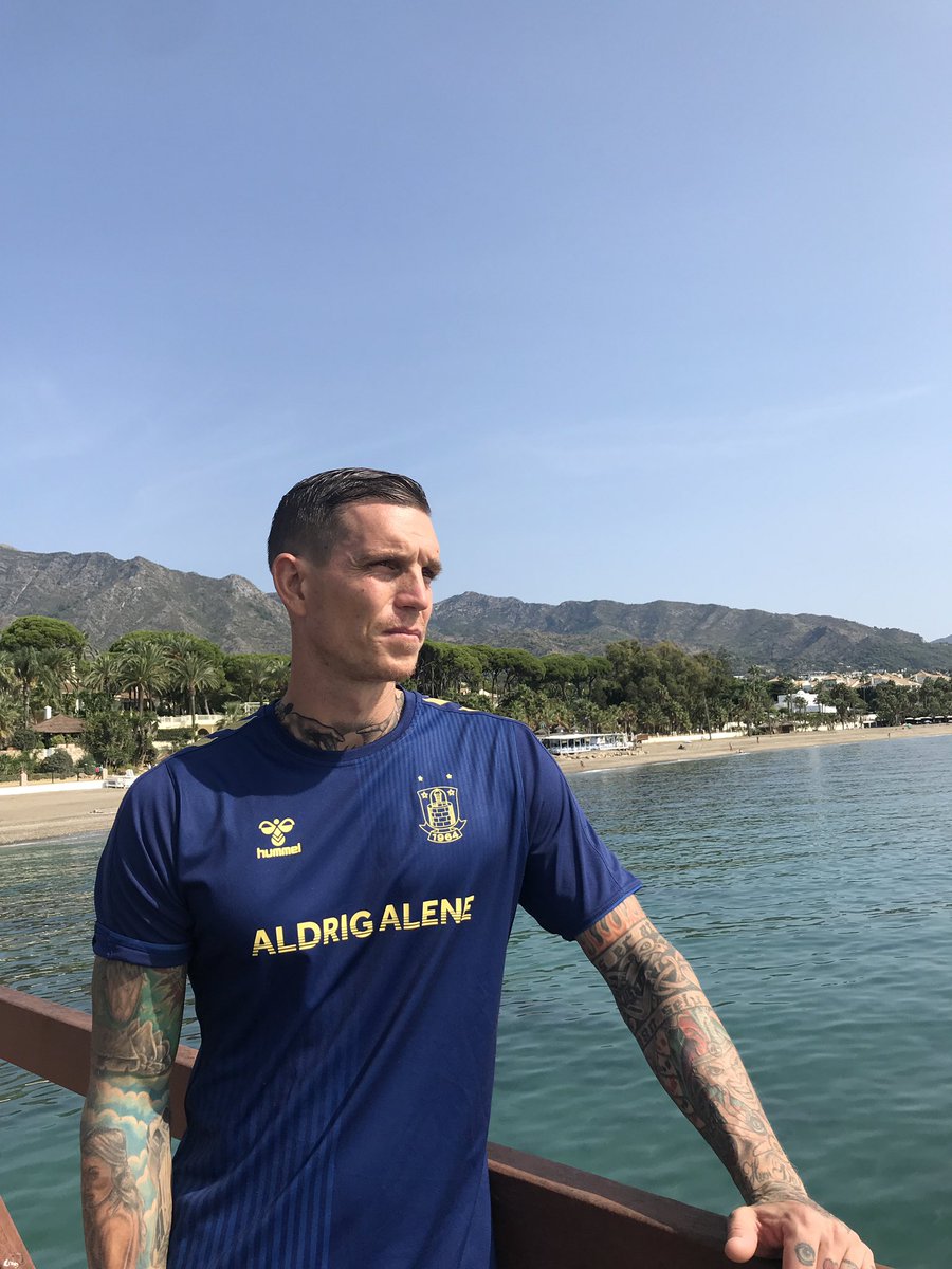 ALDRIG ALENE💛💙                               #engangbrøndbyaltidbrøndby