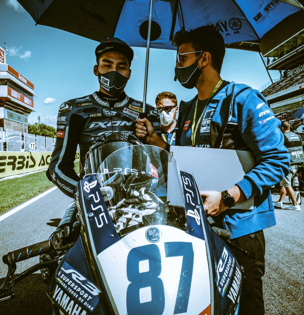 Race 2 of #WorldSSP300 at <a href="/Circuitcat_eng/">Circuit de Barcelona-Catalunya</a> is ready to start. #bLUcRU riders want their share in the podium

Segunda carrera en parrilla en #CatalanWorldSBK de los benjamines #MSpartanos

#YamahaRacing  #MSRacing #WorldSSP300 <a href="/Circuitcat_eng/">Circuit de Barcelona-Catalunya</a>