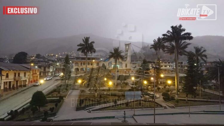 UbikateTv's tweet photo. #BOLIVAR Ceniza volcánica cubre gran parte del cantón #Chillanes, debido a que durante la madrugada de este domingo 20 de septiembre, el volcán #Sangay incrementó su nivel de actividad eruptiva. la ceniza también cubrió poblaciones como #Alausi y varios sectores de #LosRios https://t.co/oSKJlCdHRA