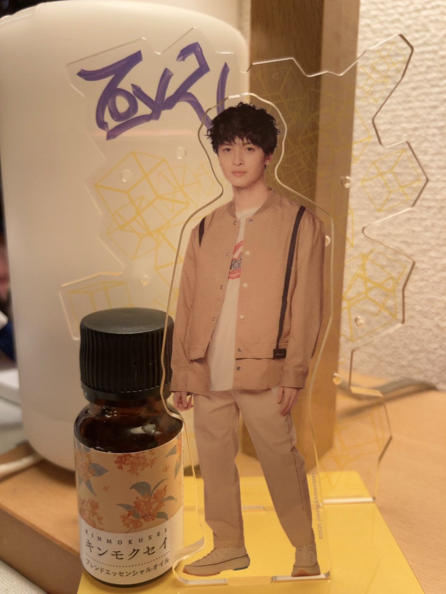 Teo 玉ちゃ ん お部屋で木は無理かもだけど 金木犀のエッセンシャルオイル 生活の木 さんで買ったやつ アロマディフューザーで お部屋で香り楽しむのは キンモクセイ とっても良い香りで ほっこり 悲しい事に北海道で金木犀 私は見たことない