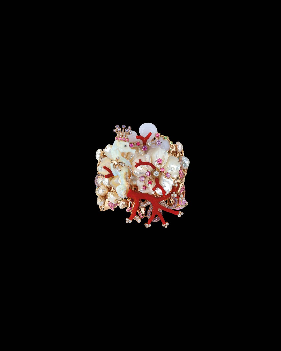 Dior In 300 Photographs The A To Z Of Victoire De Castellane Features Such Stunningly Realistic And Fantastical Diorjoaillerie T Co Brxyl1tqqy Designs As The Bal De Mai Necklace And Idylle A