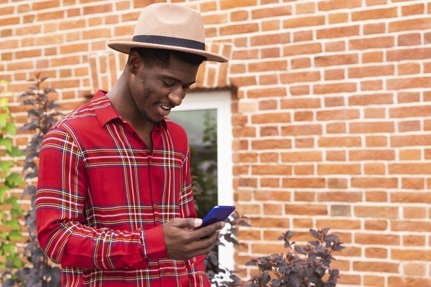 iRooah's tweet image. The growing importance of mobile-optimized websites can not be overlooked. 

73% of mobile search devices trigger additional action and conversation. 

#Rooah! #SmallBusiness #Mobileoptimizedwebsite #SundayThoughts #SundayMotivation #Business #BusinessOwner #DigitalMarketing