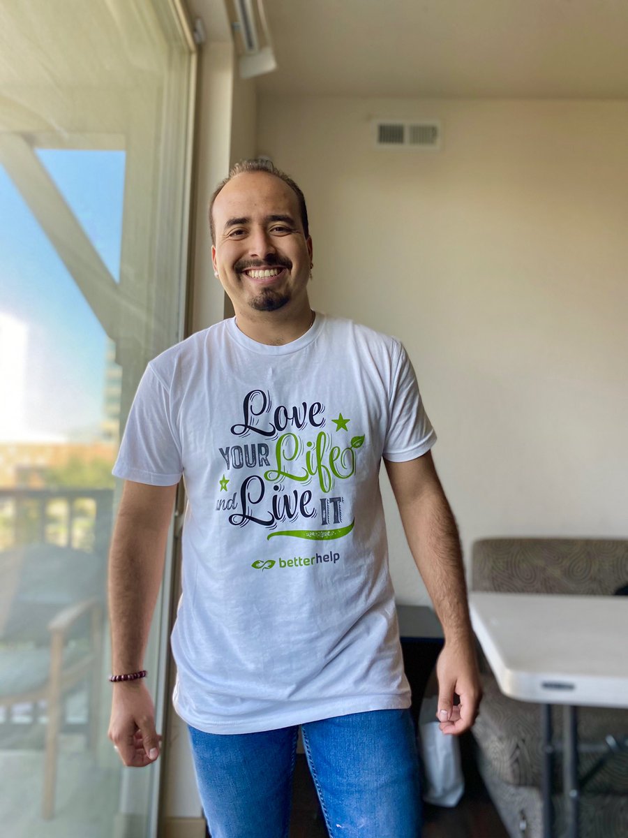 SpinalGator's tweet photo. "Love your life and live it"🔥

Dope shirt I got from my therapist😎 reminds me I be livin my life as a international business consultant, author, student, CEO, son of an immigrant, and blessed ass mf. And of course..... rapper🔥 https://t.co/bgmmi7wxBY