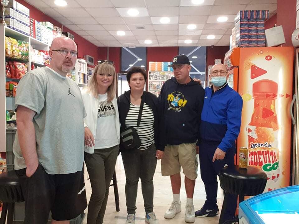 PurgerBlack's tweet photo. #aaight PB, Iva, Mini P, DJ Zeko Z kod Fife u Tobaccu poslje rosta u Jaski! pozdrav Grgasima! #starcisuZAKON ZGB KAJ! https://t.co/0FDE8GwOt6