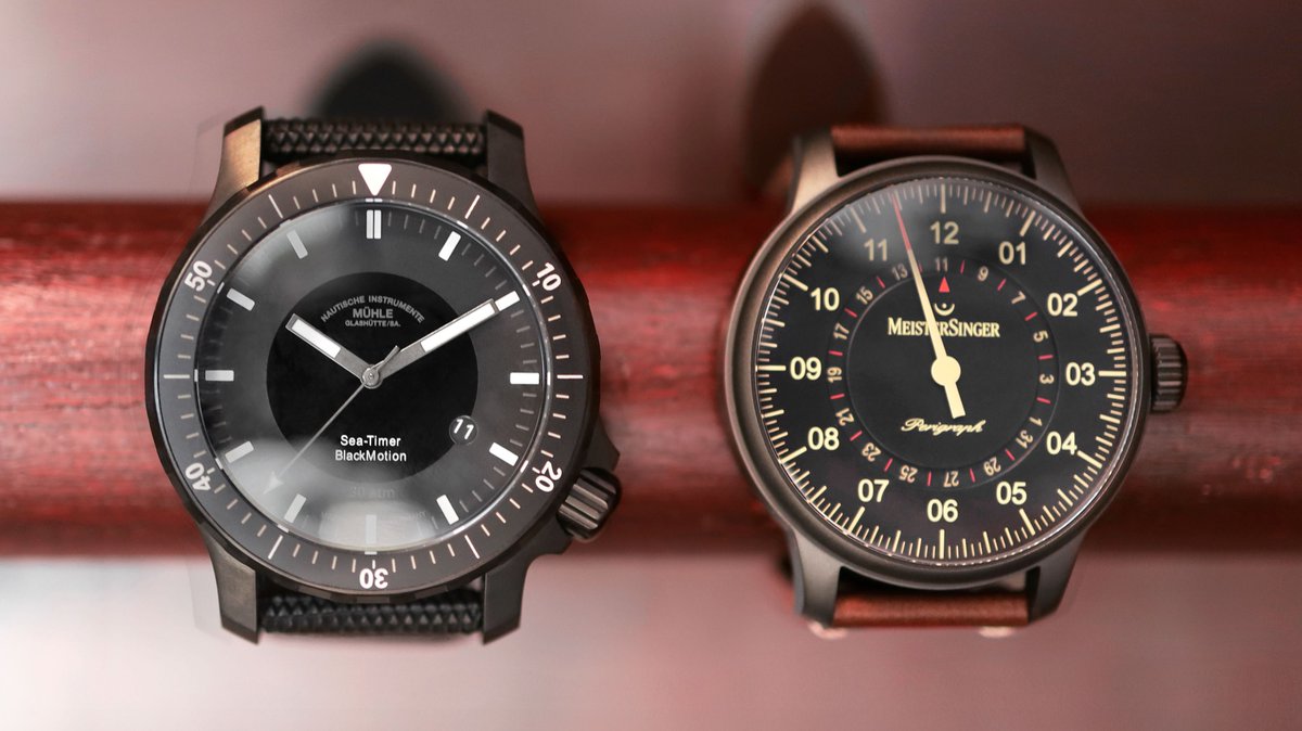 MeisterSingerMS's tweet image. Wir sind wie #Uhrwerksteile, so unterschiedlich und passen am Ende perfekt zusammen.
Sei es der #Perigraph Black Line von @meistersinger_watches oder der #SeaTimer BlackMotion von @muehle_glashuette, Härte steht bei beiden Uhren im Vordergrund.