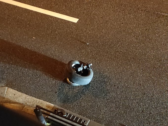 事件 寺田町 25号線付近でパトカーから逃走の車が事故を起こし横転 犯人逮捕 現地の画像 様子 まとめダネ