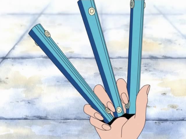 Au fur et à mesure de l’œuvre L’équipage devaient faire face a des ennemis de plus en plus puissant et c’est là que Nami, se sentant inutile, demande à Usopp de lui fabriquer une arme pour pouvoir se défendre un minimum l’arme en question se nomme " le sorcery climat tact"