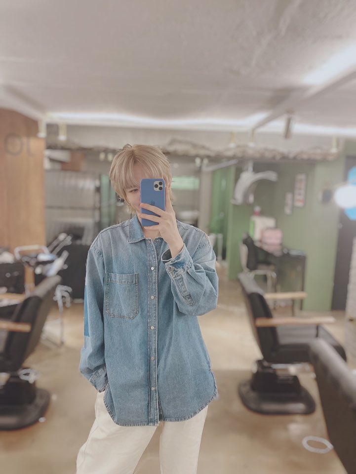UP10TION's tweet photo. 거울셀카 #업텐션 #환희 #라이트💛 https://t.co/cB6BGSEkrW