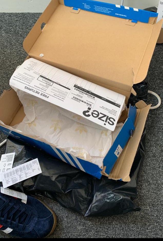 richies18's tweet photo. @sizeofficial don’t know why you use Hermes for deliveries this is how they treat your goods 🤬 https://t.co/njDnz22zTG