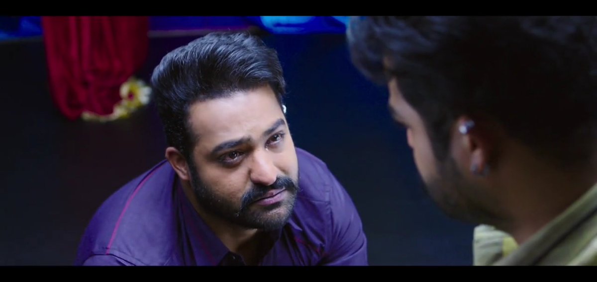 Jrntr_cults_'s tweet photo. This scene 👌🏻😭
@tarak9999 #KomaramBheeemNTR
#3YearsForJaiLavaKusa 
Jai NTR ✊❤️ https://t.co/zjaSlPey43
