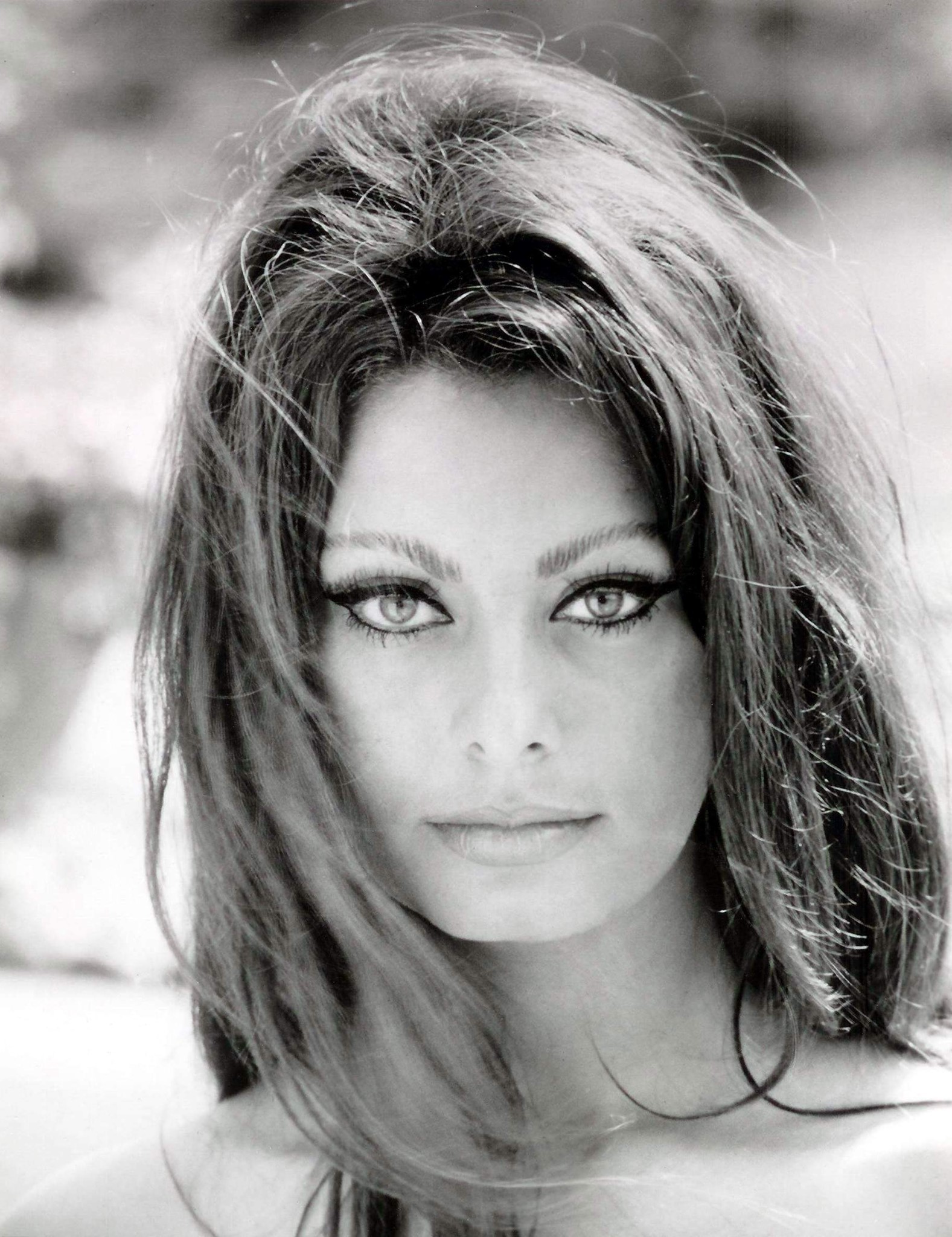 Happy Birthday, Sophia Loren!
Que guapa y buena gente

 