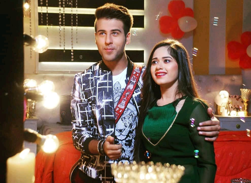 Ritvik_is_world's tweet photo. • WELL DONE EVERYONE •
#3YEARSOFTUAASHIQUI https://t.co/DTjOcTbX6x