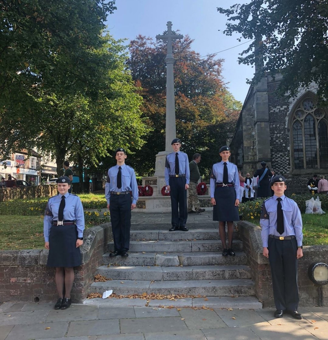DepOC_Herts_Wg's tweet photo. 1 Cdt from each of @332ATC @606SqnATC @871penn and @1811MarlowSqn along with the @RAFHighWycombe @StnCdrHighWyc 's Cdt participated in #BattleOfBritain80 wreath ceremony this morning. 

Fabulous to see some @aircadets out again, even if in a very limited and socially distant way. https://t.co/oOhOXDEFc0