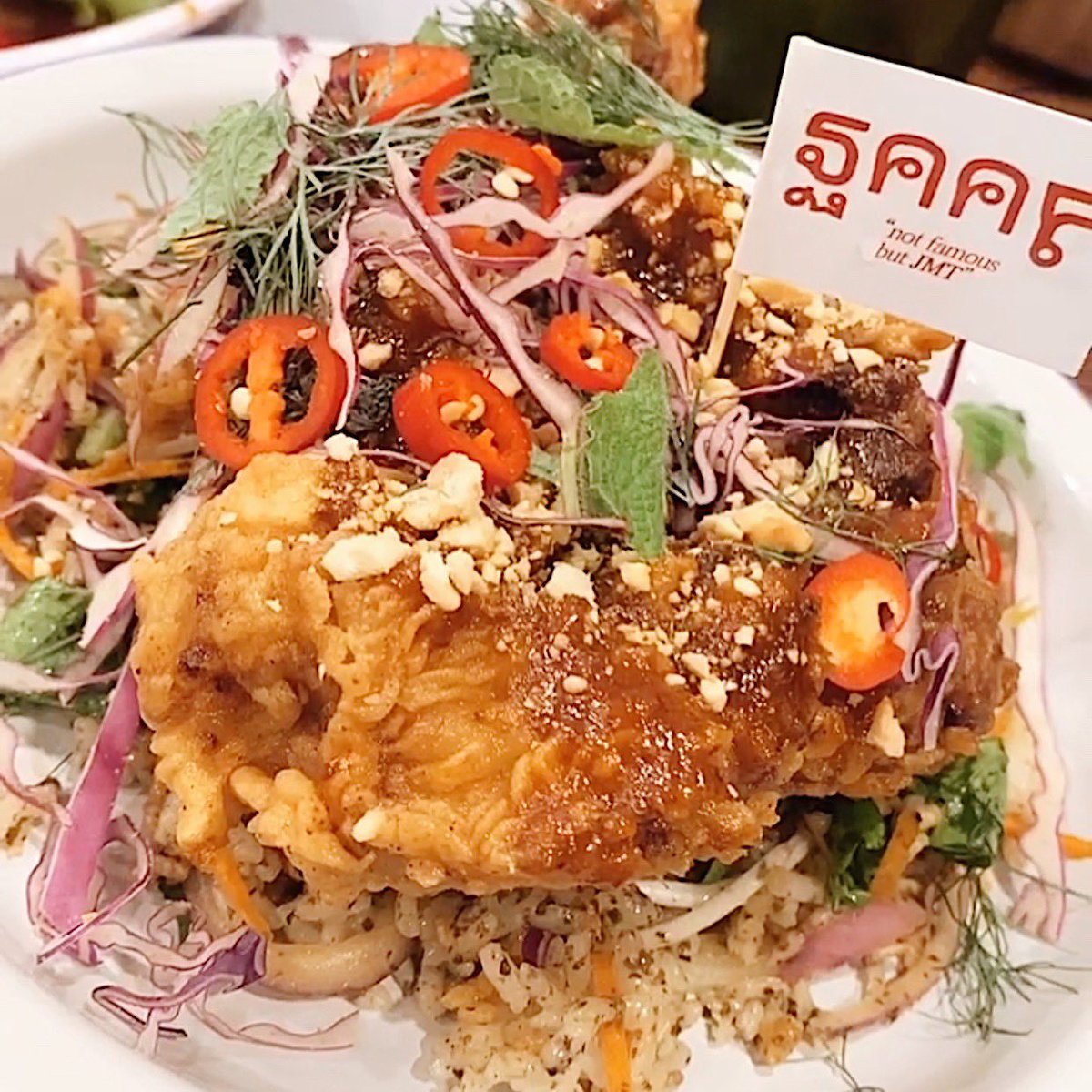 Bestie_Story's tweet photo. 🇰🇷เอาใจคนไทยในเกาหลีตอนนี้มาก
เอาจริงยังไม่มีร้านยำในเกาหลีที่ไหนแก้ขัดได้จนมาเจอร้านนี้เปิดใหม่ย่านยอนนัมดง! 😆
นี่คืออ่านชื่อร้านไม่ออกจ้า อิหยังวะ "ฐคคร" สรุปคือคำว่า Zaap อาหารอร่อยมาก แนวฟิวชั่นหน่อยๆ พิกัดแปะในเม้นนะฮะ
#เบสท์ตี้ที่อยู่เกาหลี #bestiestory #รีวิวเกาหลี https://t.co/RtfTjFxaLg