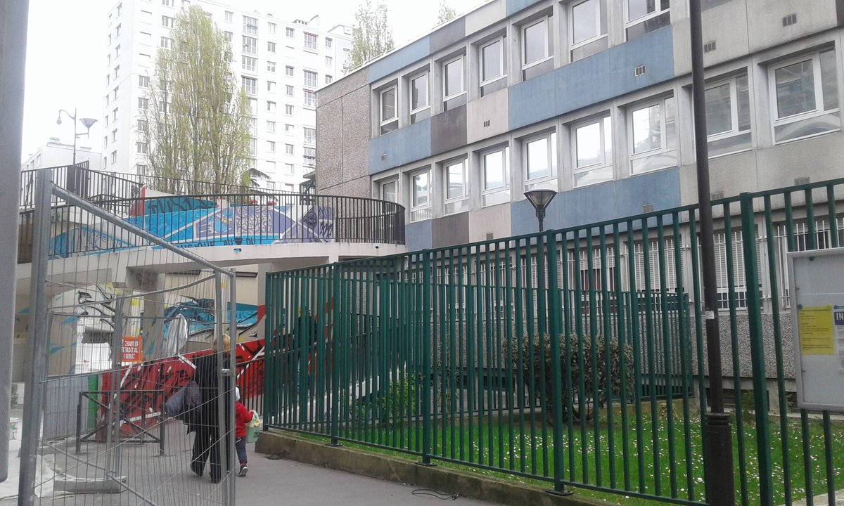 ch4ro_91's tweet photo. ⚠️⚠️Vous faîtes souvent des miracles et j'vous en demande un...Sélène, Sabrina si vous vous reconnaissez sur cette photo contactez moi...🙏🏽Nous étions ensemble à l'école maternelle d'Artagnan dans le 12eme arrondissement de Paris. S'il vous plaît aidez moi à les retrouver..💔⚠️⚠️ https://t.co/hNDtMb59hm