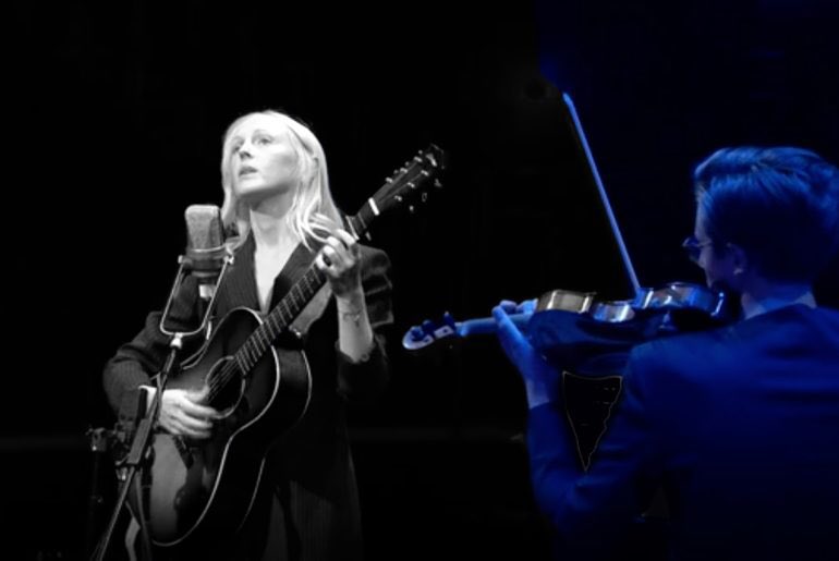 This is a very, very fabulous 90 minutes:

50odd.co.uk/drift/

<a href="/lauramarlinghq/">Laura Marling</a> #lauramarling