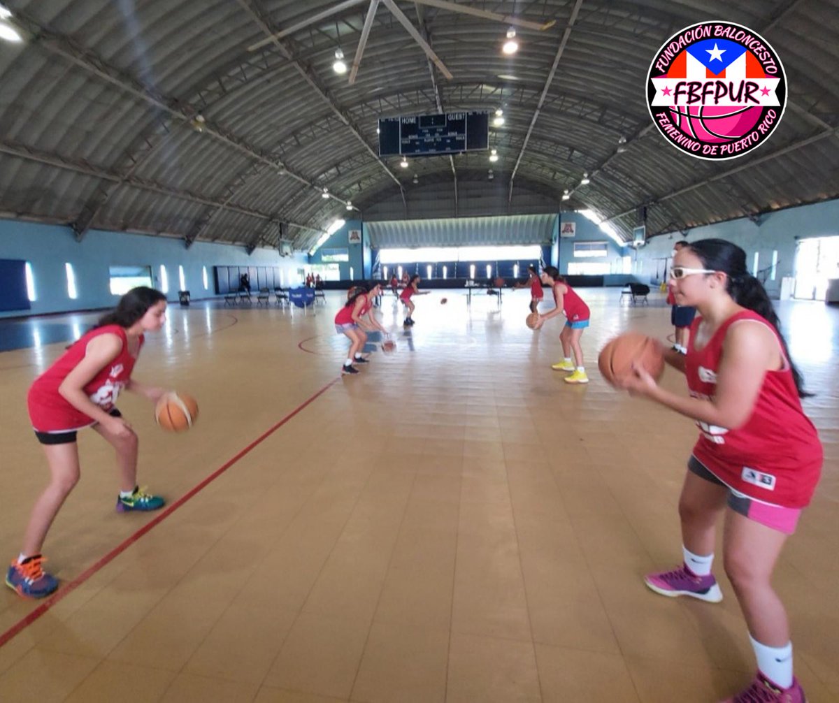 fbfpur's tweet photo. Exitosa jornada de entrenamientos del Programa FundaciónBFPUR!
Con la participación de cuarenta y ocho (48) estudiantes atletas divididas en cuatro(4) sesiones. 👩‍🎓🏀🇵🇷 https://t.co/IdWQp1zj5a