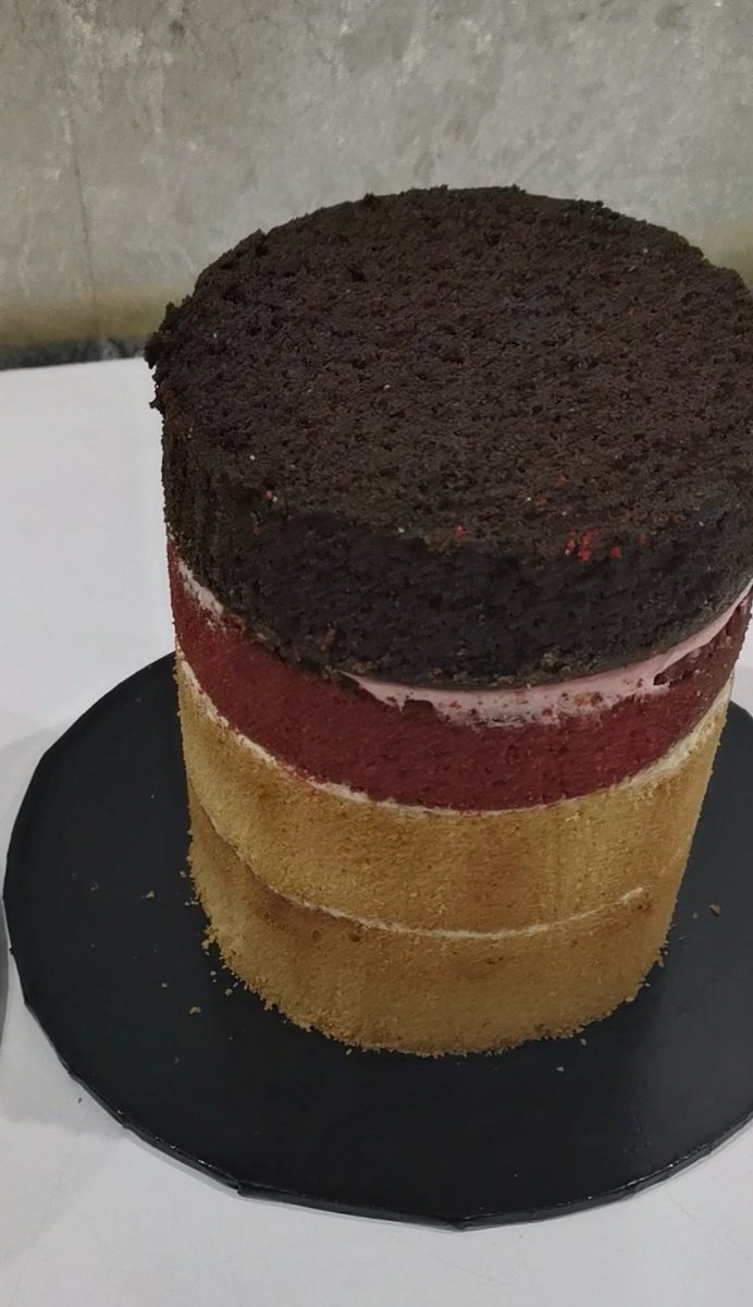 ValerichiNGR's tweet photo. Trust the process 👌
The flavours involved👇
 - Strawberry Marble cake,
 - Licious Redvelvet,
 - Mouth Craving Chocolate,
 - Moist Vanilla Sponge and
 - Melting Cookie Cake

RETWEET if you're ready to see the result tomorrow https://t.co/SJdROL4Gpw