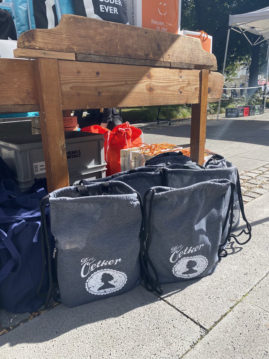 naomiholdaway's tweet image. Solution day under way and some great pitches for the @DrOetkerDE challenge as part of the #hinterlandhack. Looking to bring innovation to idea development &amp;amp; management.