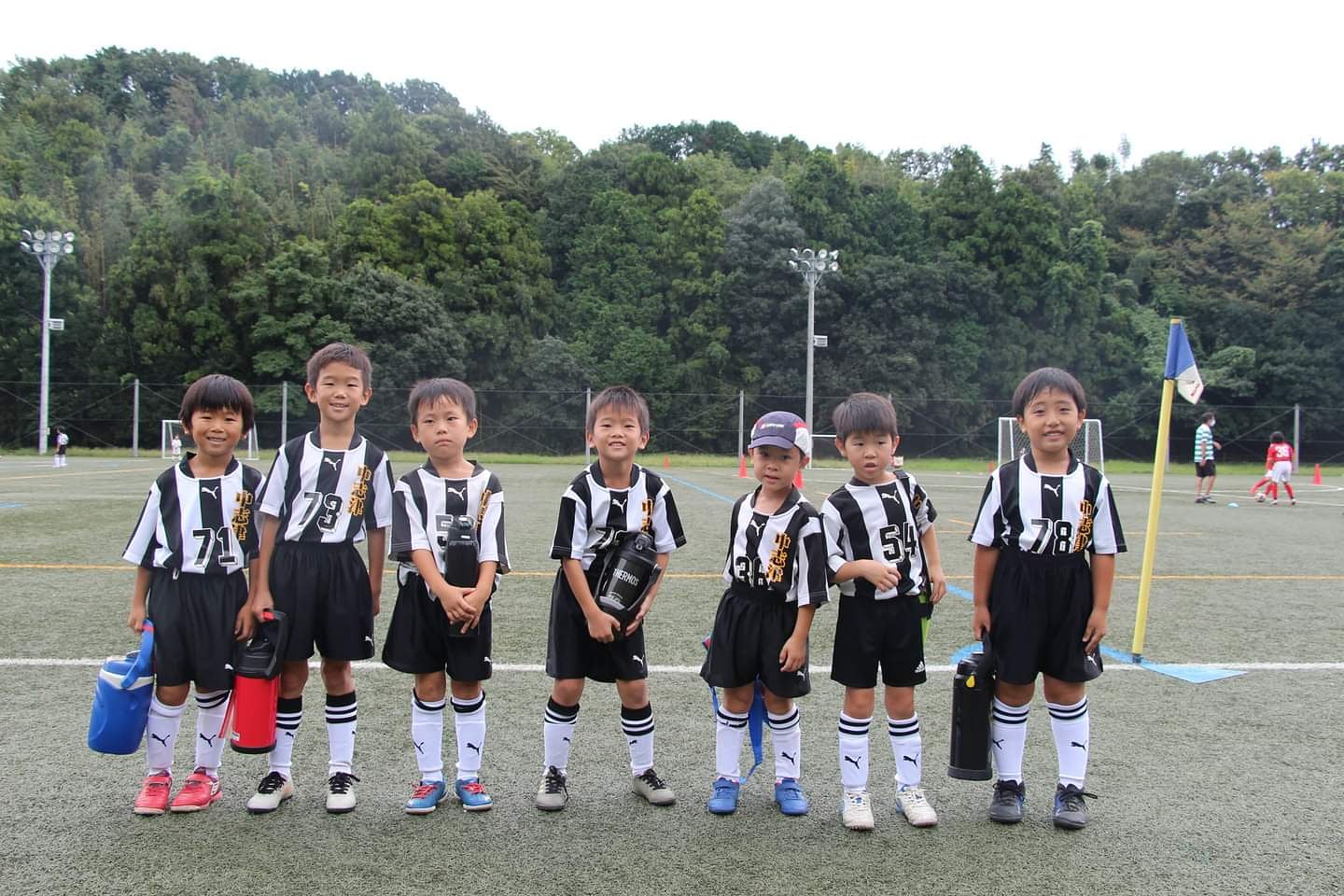 تويتر 中志津サッカークラブ على تويتر 新1年生 幼稚園児 練習試合 本日岩名運動公園球技場に 印西fcさん 千代田ライガーscさんをお招きして 練習試合を行いました チーム一丸となってサッカーボールを追いかけていました みんなで頑張って勝ち取った