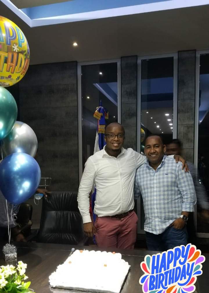 JoseDomingoT's tweet photo. Feliz cumpleaños a nuestro querido director del @DAeroportuario, @victorpichardo, Dios continúe bendiciendo su vida y le de sabiduría para seguir cumpliendo con eficiencia la responsabilidad que puso en sus hombros el señor presidente @luisabinader. https://t.co/lyKFQ41wOM