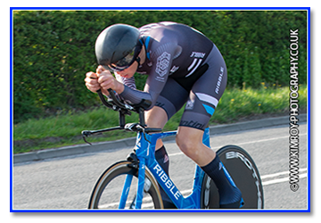REPORT: Stretford Wheelers 25 (J2/9, Chelford, Cheshire):

Veteran riders Simon Wilson (Ribble Weldtite Pro Cycling) and Sarah Storey (Storey Racing) charged to the men’s and women’s victories respectively in the Stretford Wheelers 25.

cyclingtimetrials.org.uk/race-report/19…