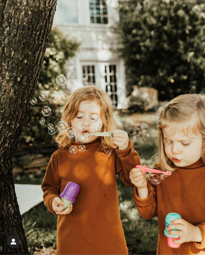 little_kids_inc's tweet image. Its always magical and fun playing with bubbles!
#nospill #bubbles
Photo credit Lauren Del Bene Photography 
available here: ow.ly/uybh50BvWXu