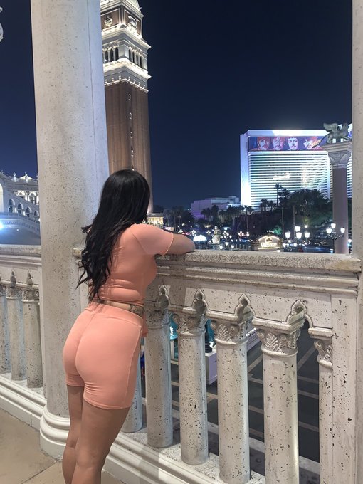 Vegas 💕 https://t.co/08Qi0KVdrI