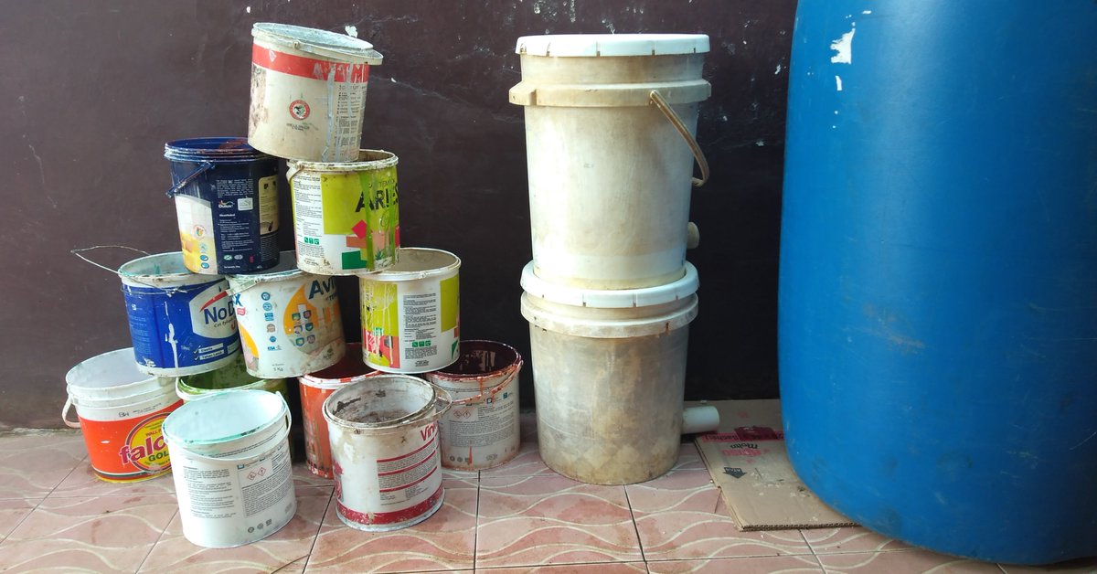 didisardi76's tweet photo. Memanfaatkan limbah ember untuk dibuat sesuatu yang bermanfaat semoga menambah penghasilan dari bidang pertanian dengan pola tanam pot di pinggiran rumah @kementan @ridwankamil @CCiborete @yosuparyo @sukarni https://t.co/6n1M80NkSn