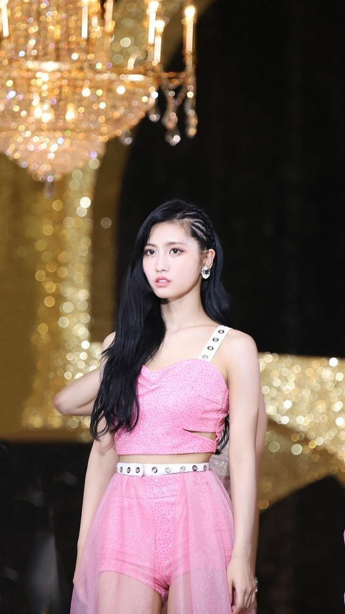 Momo& #39;s outfits are good compared to others espacially on stage .