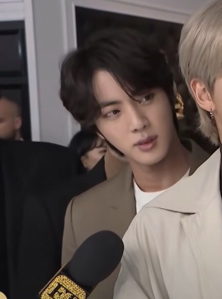 click on seokjin to find yoongi            ・ε・