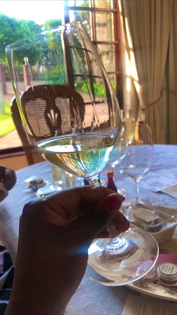 We are starting out with the Sauvignon Blanc paired with the Foxenburg &amp; Pink Peppercorn Shortbread from <a href="/creationwines/">Carolyn Martin</a> such happiness #JoburgLovesWine #LoveCreationWines #VirtualTasting #LoveLove 🍷