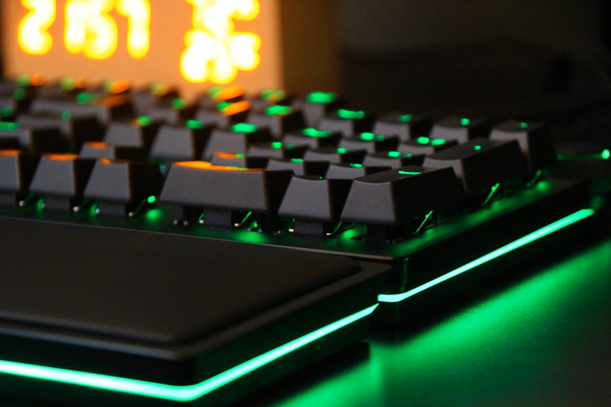 CoCo4tea's tweet photo. 🐍My New Keyboard🐍

✅RΛZΞR Huntsman Elite ...
　　🟥Linear Optical Switch ...

#Razer #RazerJP #RazerGaming #TeamRazer #Huntsman #HuntsmanElite #RazerPhotography https://t.co/z3UqFozLsk