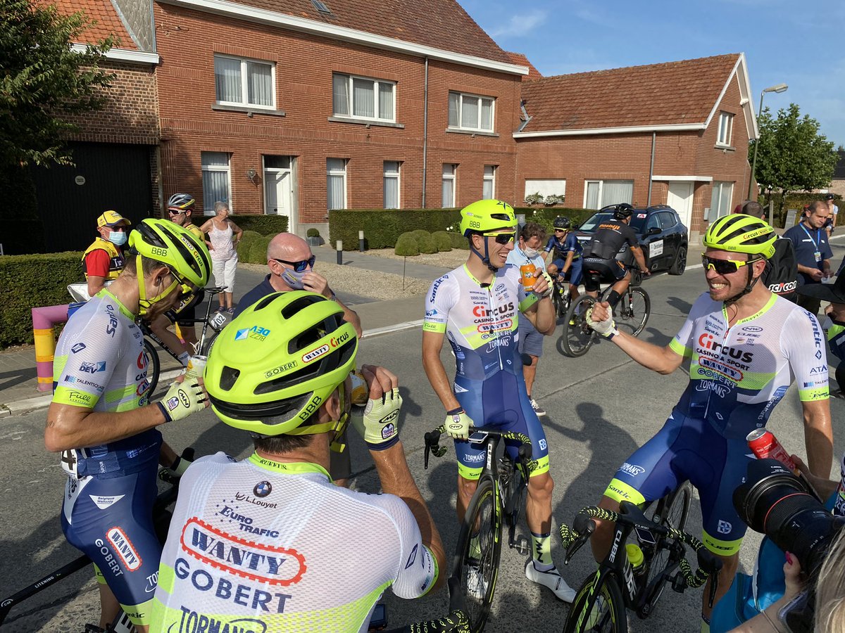 Happy team! #gooiksepijl 🥳

<a href="/Alfdandedecker/">Alfdan De Decker</a> 
<a href="/JasperDePlus/">Jasper De Plus</a> 
<a href="/TomDevriendt/">Tom Devriendt</a> 
<a href="/wesleykreder/">Stichting Sporthard-t</a> 
<a href="/BVP88/">Boy van Poppel</a> 
<a href="/Dannyvanpoppel/">Danny Van Poppel</a> 
<a href="/VsbPieter/">Pieter Vanspeybrouck</a> 
#CWGT