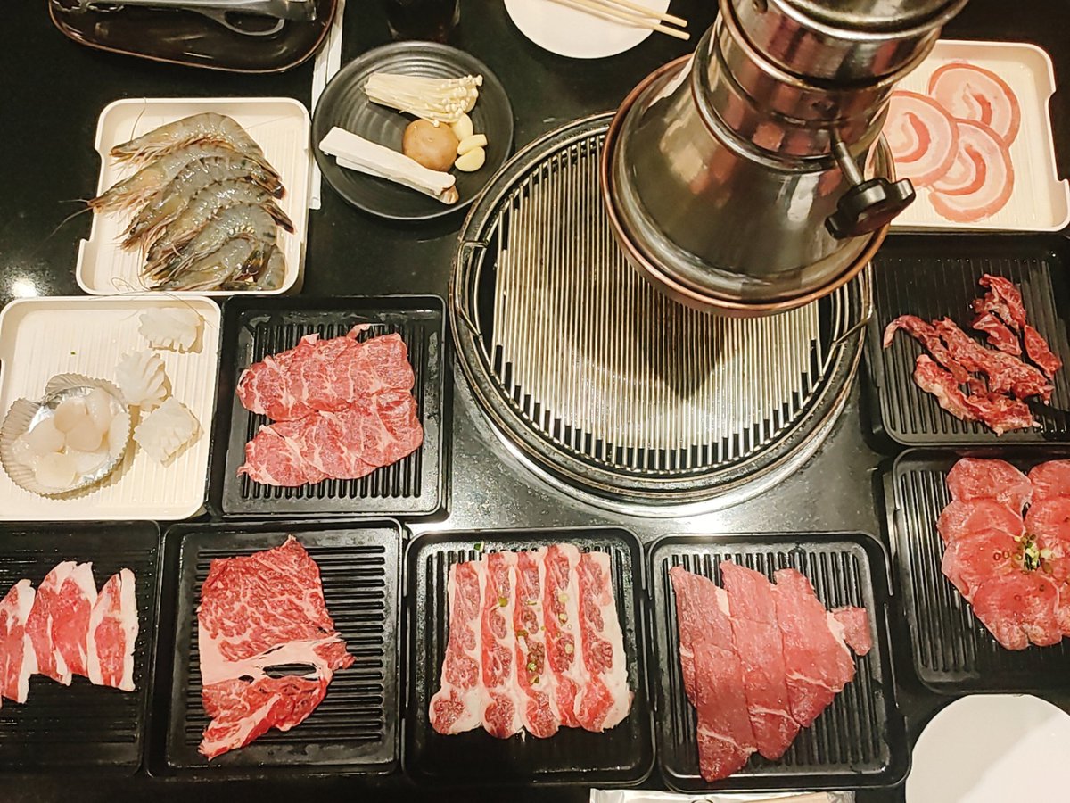mono_tabemono's tweet photo. ถ้าเป็นสายเนื้อ คิดว่าเป็น Buffet Yakiniku ที่คุ���มค่าอีกร้านนึงเลยล่ะะ!!! เมนูไม่ได้มีให้เลือกหลากหลาย แต่มีเนื้อให้เลือกหลายส่วน มีลิ้น���ัวด้วย~ พวกหมู ซีฟู้ด ก็มีครบ รวมน้ำ+ไอติมแล้วด้วยนะ

📍Tajimaya Yakiniku, CTW 6Fl
💲666++

#อร่อยบอกต่อ @aroii #monotabemono https://t.co/BtPHFNSL6u