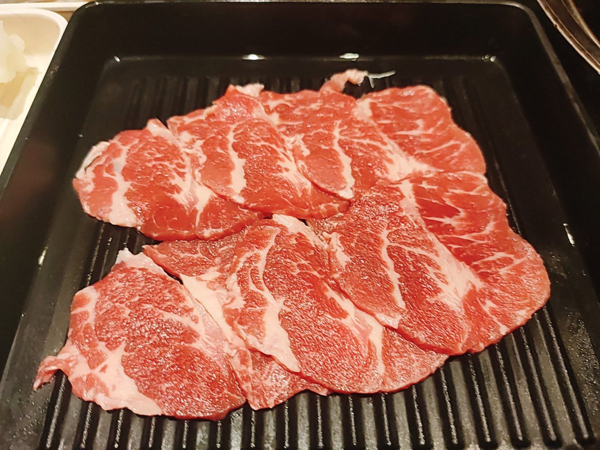 mono_tabemono's tweet photo. ถ้าเป็นสายเนื้อ คิดว่าเป็น Buffet Yakiniku ที่คุ���มค่าอีกร้านนึงเลยล่ะะ!!! เมนูไม่ได้มีให้เลือกหลากหลาย แต่มีเนื้อให้เลือกหลายส่วน มีลิ้น���ัวด้วย~ พวกหมู ซีฟู้ด ก็มีครบ รวมน้ำ+ไอติมแล้วด้วยนะ

📍Tajimaya Yakiniku, CTW 6Fl
💲666++

#อร่อยบอกต่อ @aroii #monotabemono https://t.co/BtPHFNSL6u