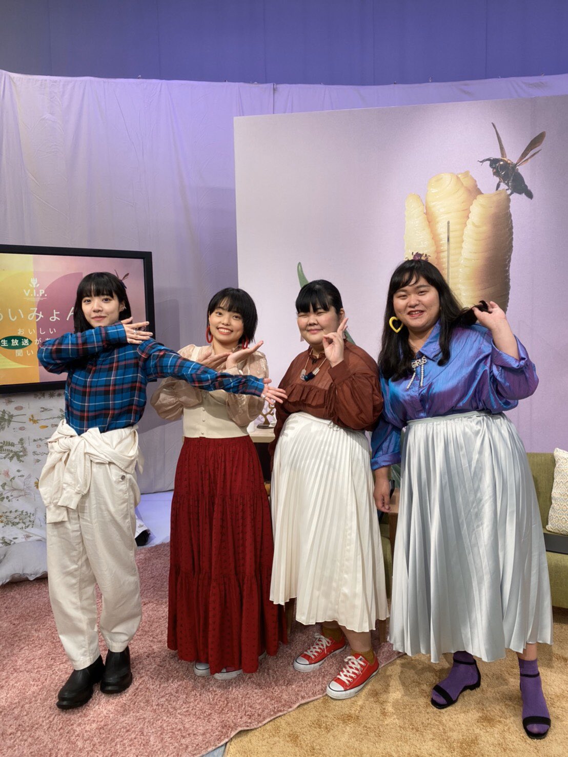 ぼる塾 田辺 Na Twitteru 初生放送ー ネタ中私歌ったのよ あいみょんさんの前で 一生懸命歌ったわ まぁねー も一緒にやれました わあーい あいみょんさんの生ライブとっても素敵でした ぼる塾 田辺 Na Twitteru 初生放送ー ネタ中私歌ったのよ あいみょんさんの前で 一生懸命歌ったわ まぁねー も一緒にやれました わあーい あいみょんさんの生ライブとっても素敵でした