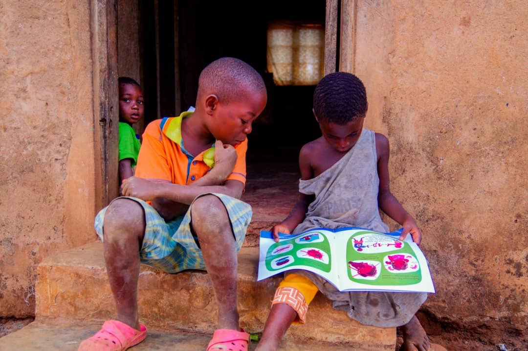 aishaandfriends's tweet image. In the south of Malawi our ‘Aisha and Moses’ booklets still go round. #IMBAInternational printed and distributed our booklets in food packages! #COVID19 #EducationCannotWait #ChildrensBooks #ForEveryChild aishaandfriends.com