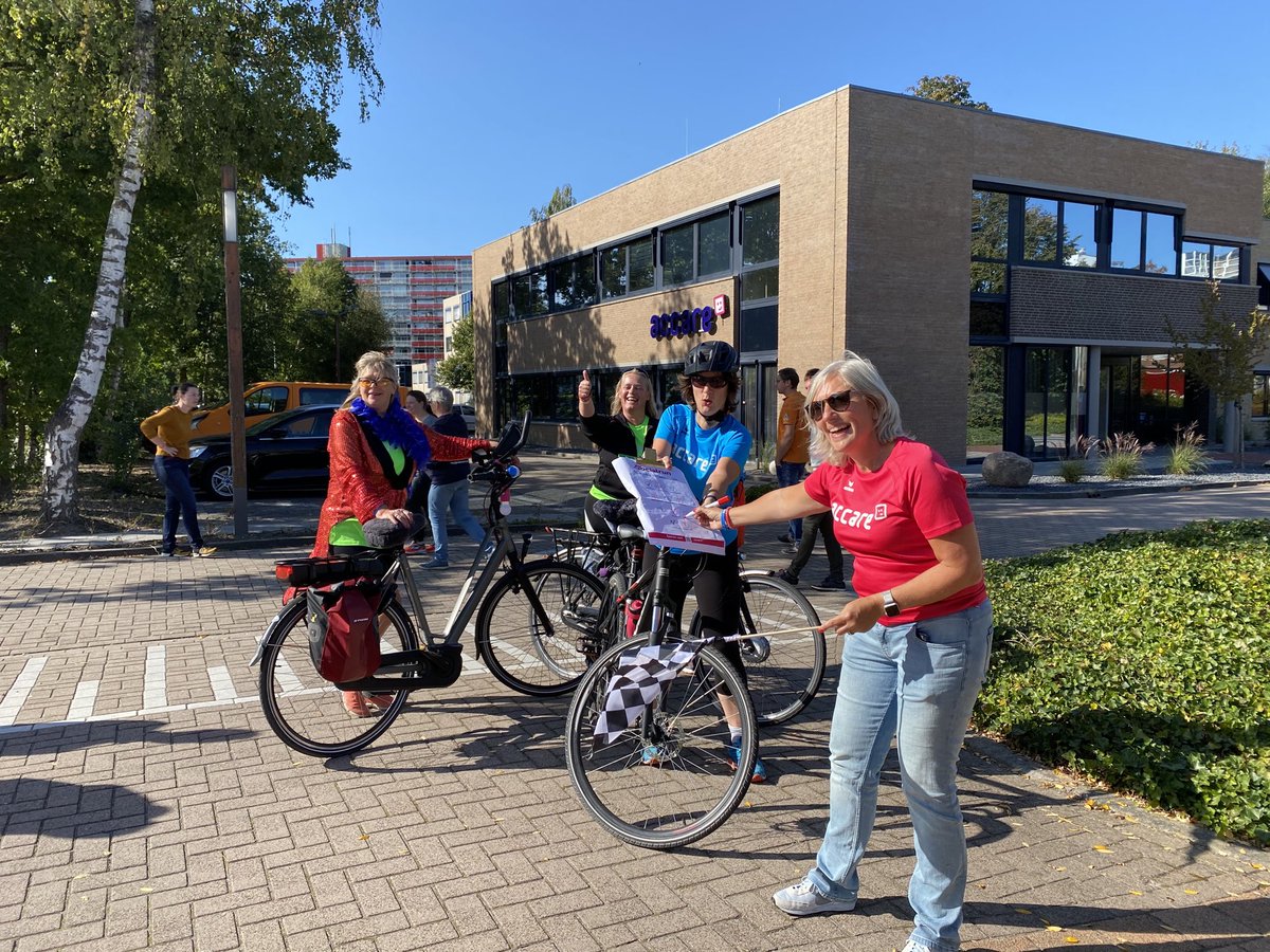 Met 555 km in de fietsbenen zijn ⁦@HarmaMoorlag⁩ ⁦<a href="/IngeFrijlink/">IngeFrijlink</a>⁩ en Yvonne Valent van ⁦@AccareKJP⁩ binnen! Echt een megaprestatie! ⁦<a href="/Socialrun/">Socialrun</a>⁩ #meedoeniswinnen